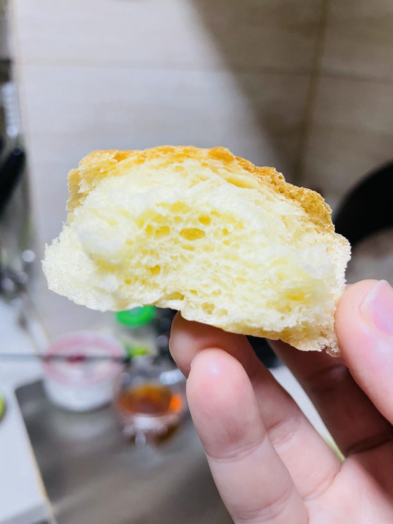 吃完还想吃的牛奶炼乳面包，💯软爆面包界