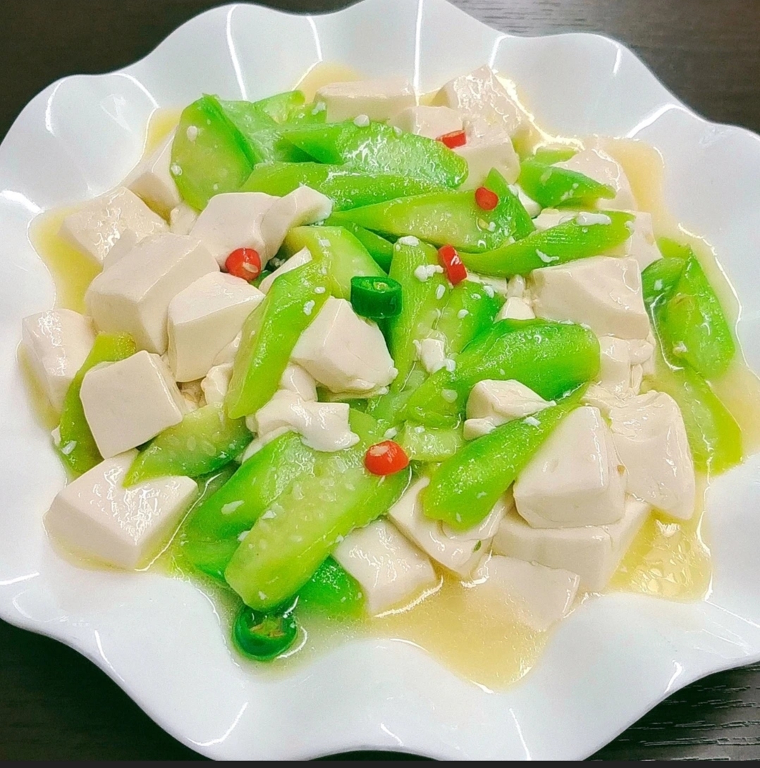 丝瓜炖豆腐（超简单超美味）