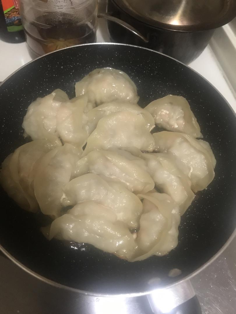 电饭煲煎饺（速冻饺）