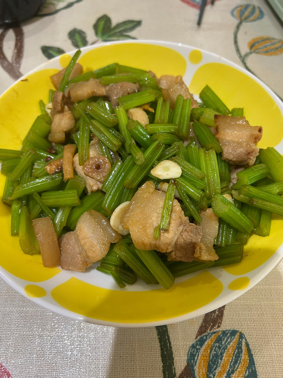 芹菜炒五花肉