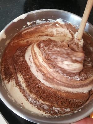 8寸的巧克力熔岩蛋糕                     真的可以一次成功的做法 步骤7
