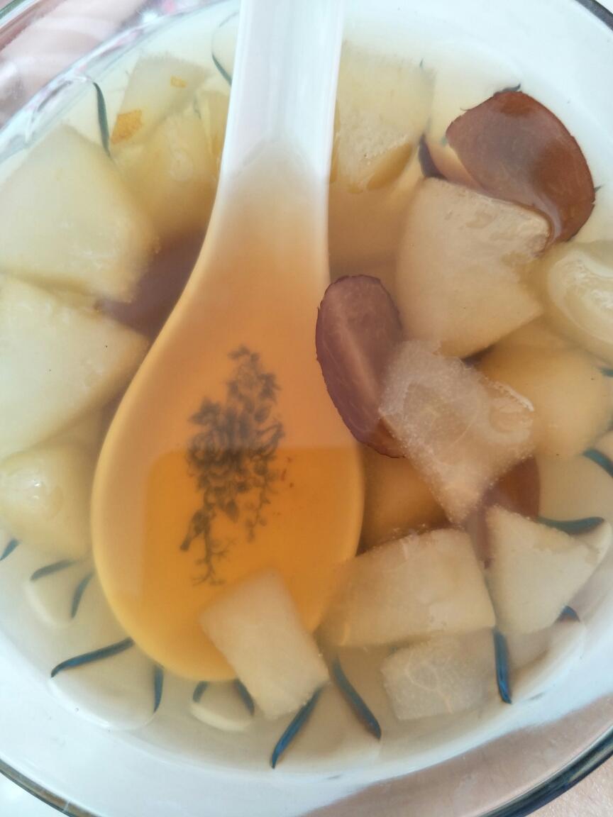 冰糖炖雪梨的做法