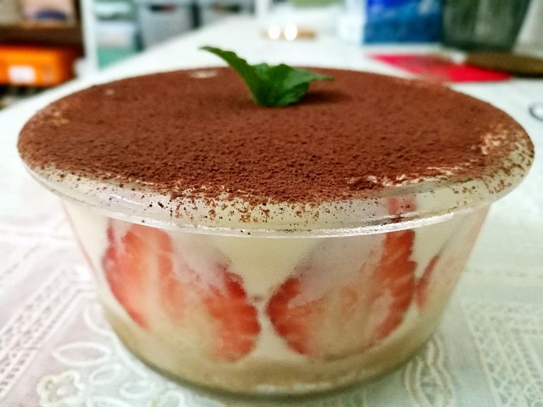 草莓提拉米苏