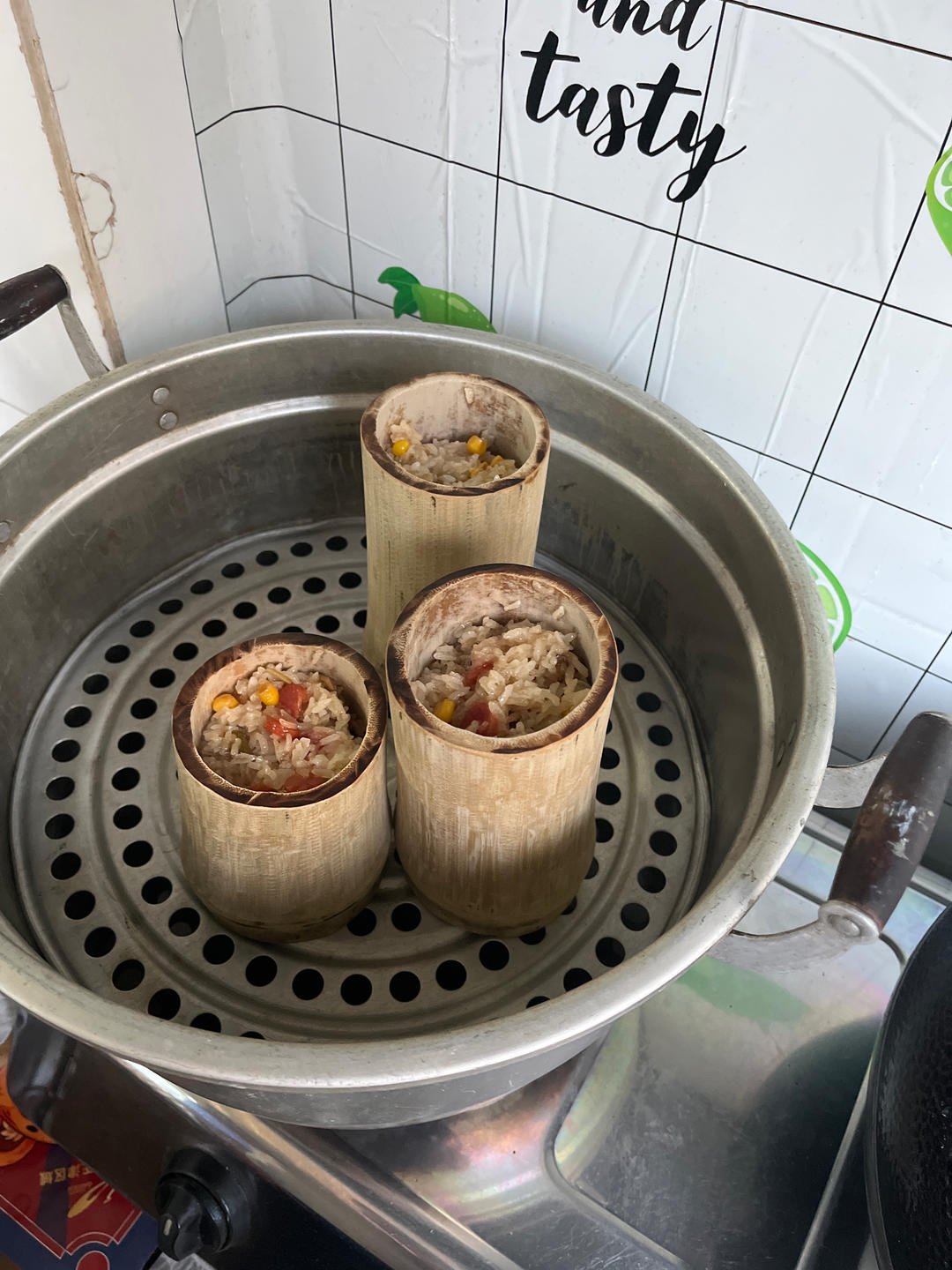 蒸竹筒饭（荤素一锅蒸）