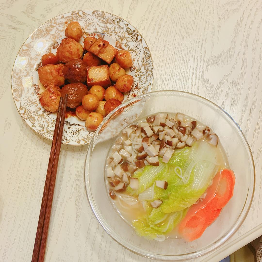 菌汤面条 看得见的香菇 尝得到的鲜美 这才是真正的菌汤