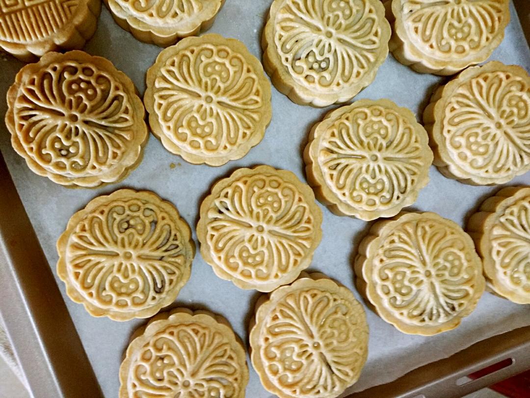 广式月饼—蛋黄莲蓉月饼