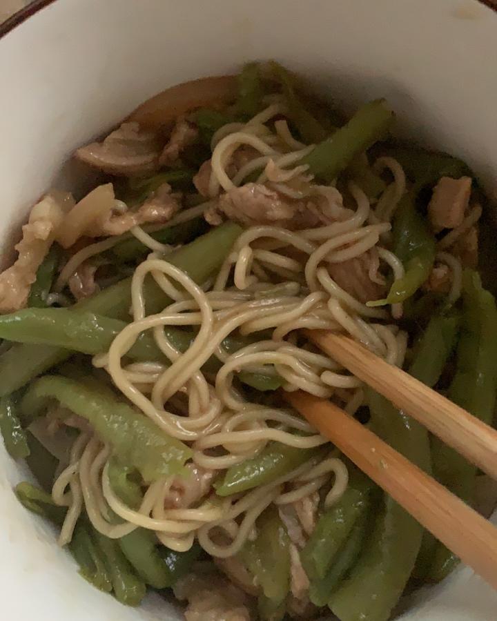 豆角焖肉面