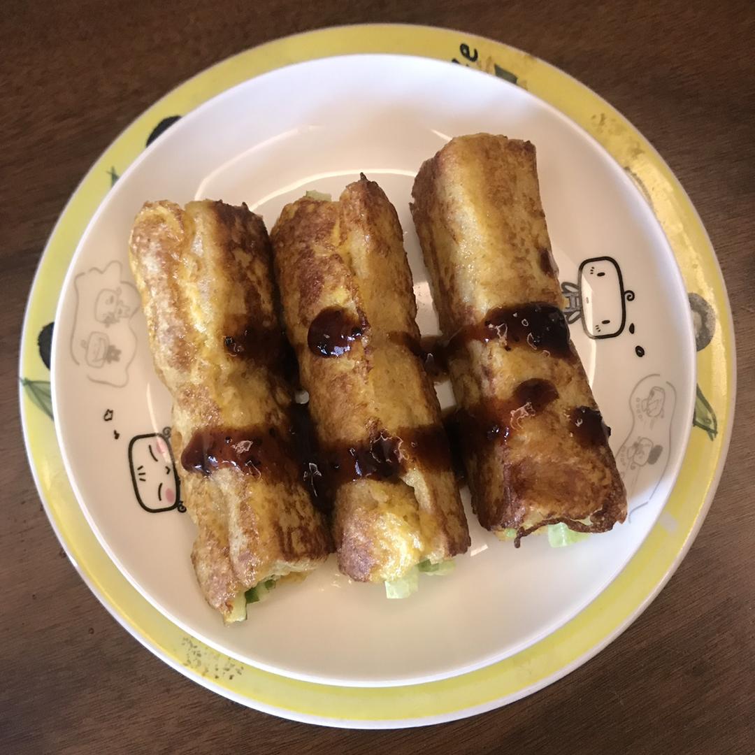 鸡蛋黄瓜吐司卷