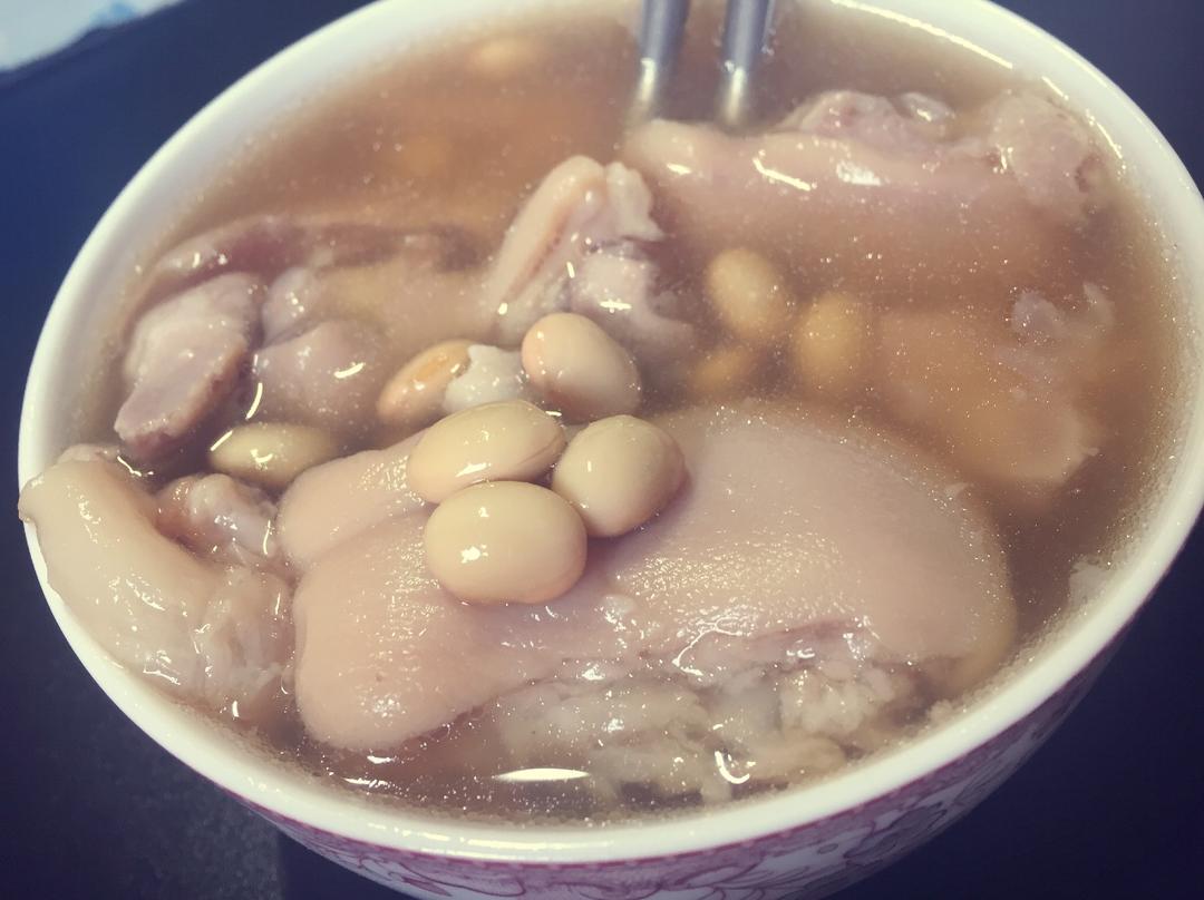 黄豆煲猪手汤
