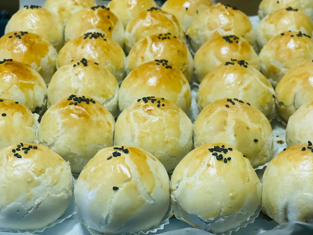 蛋黄酥（酥得掉渣）