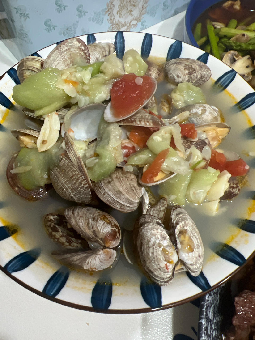 鲜掉眉毛的丝瓜炒花蛤，汤汁拌饭也是超级无敌！！