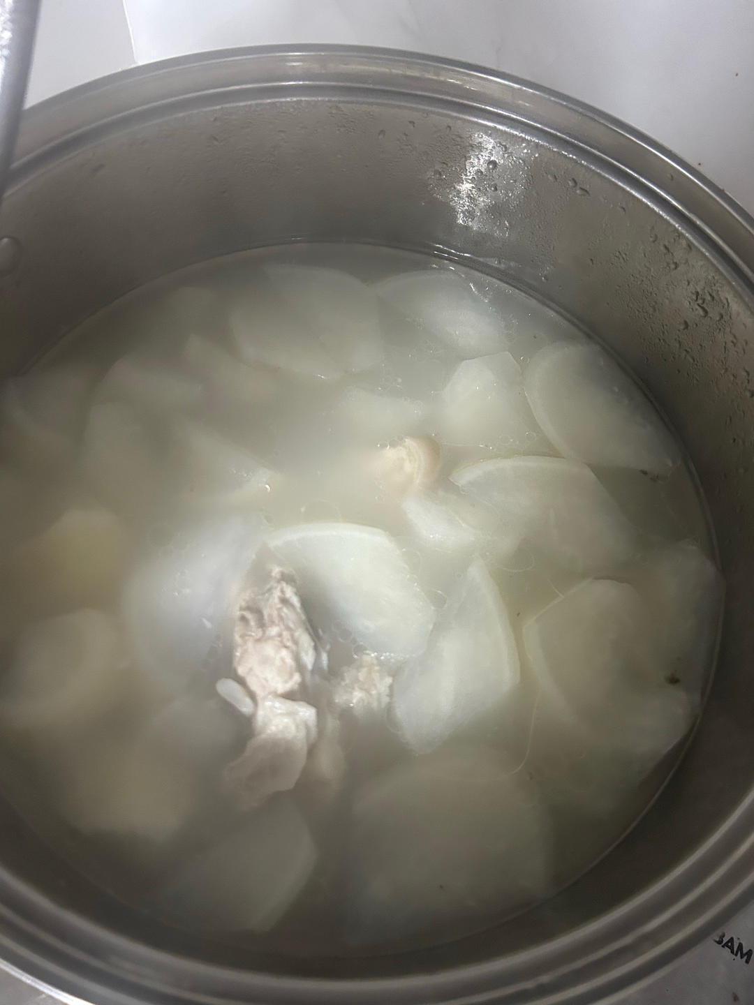 白萝卜蹄膀汤