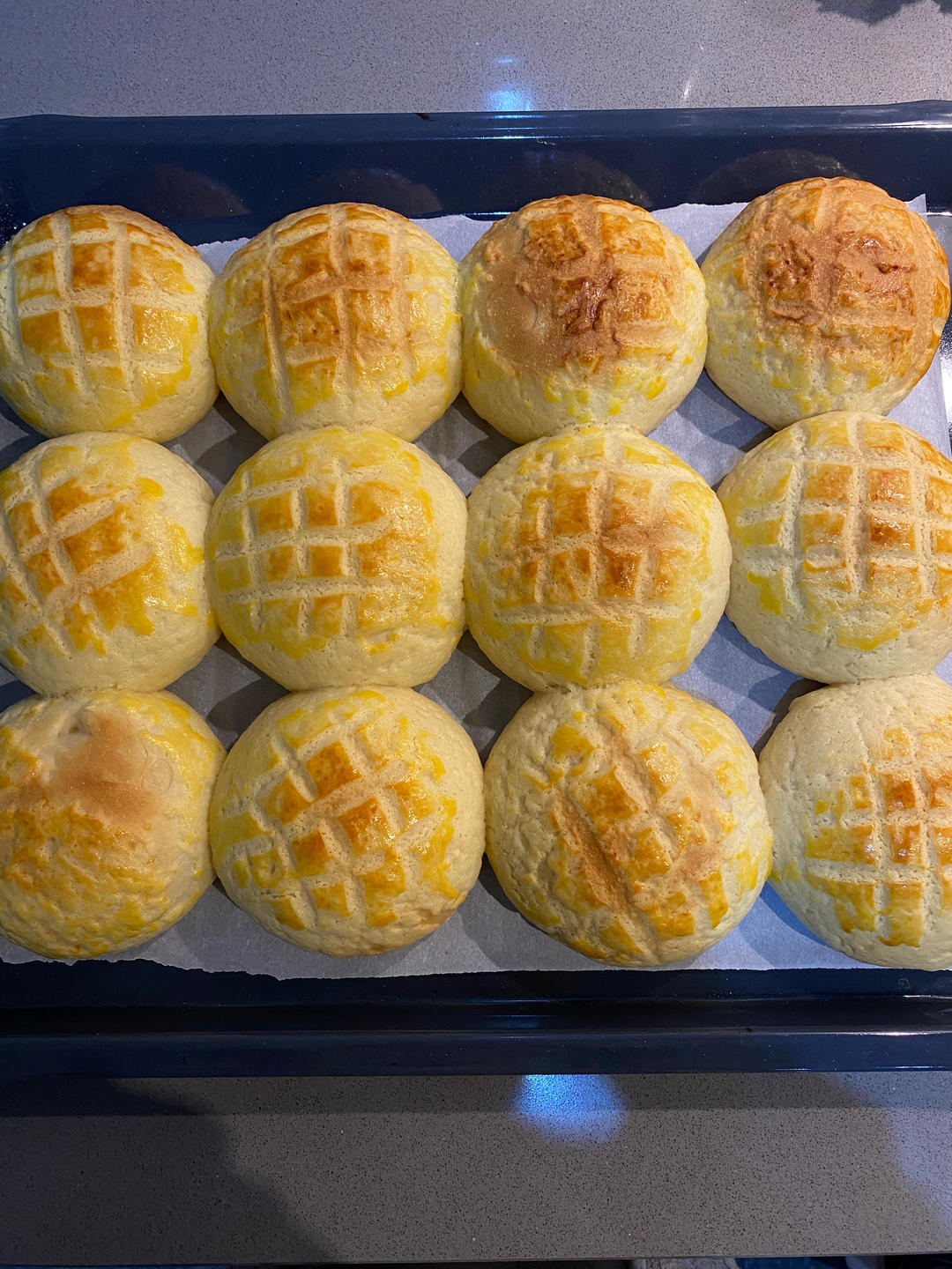 好吃到炸裂的港式菠萝包（附带制作酥皮的小视频）