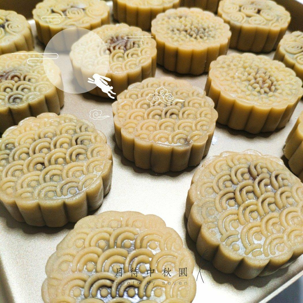 广式月饼—蛋黄莲蓉月饼