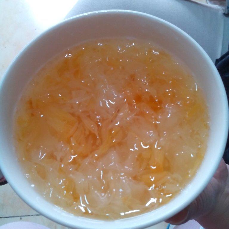 桃胶银耳炖奶