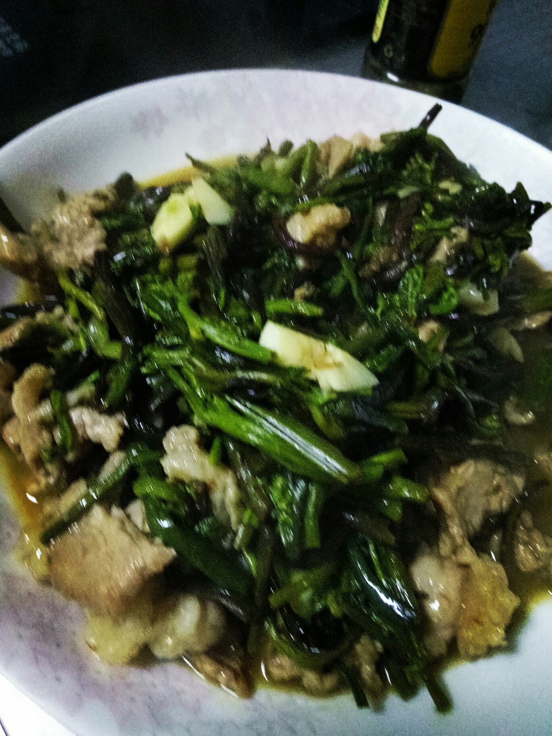 肉炒蕨菜的做法