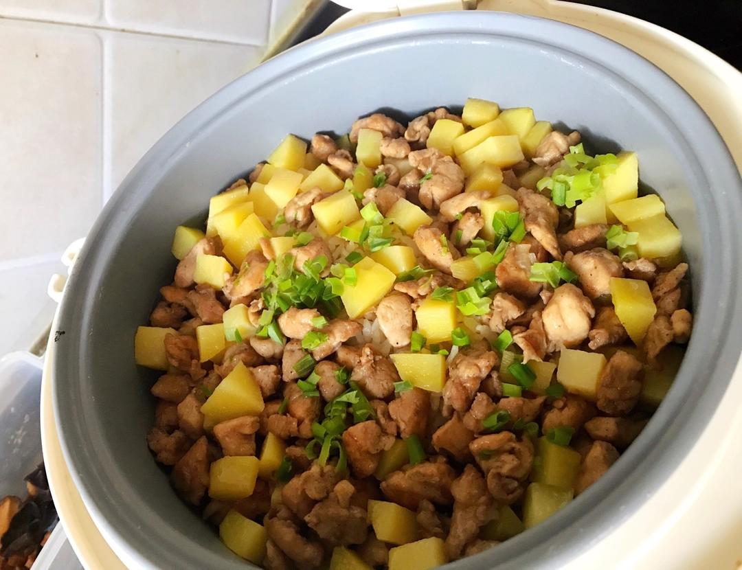 土豆鸡丁焖饭