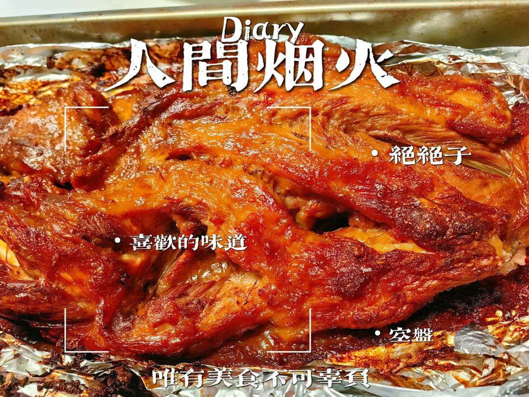 把整个大羊腿丢入烤箱，出锅真是太香了，20年的经验和配方，外焦里嫩