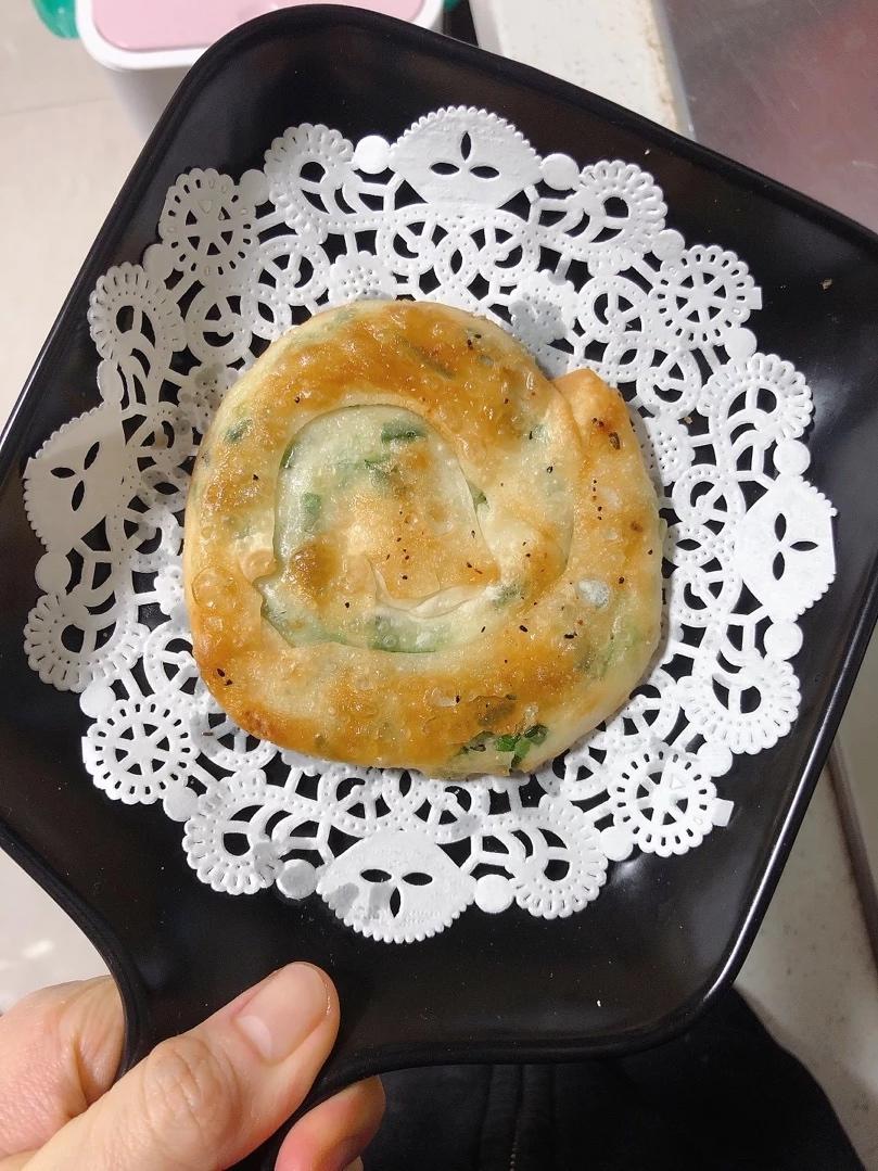 【饺子皮葱油饼】