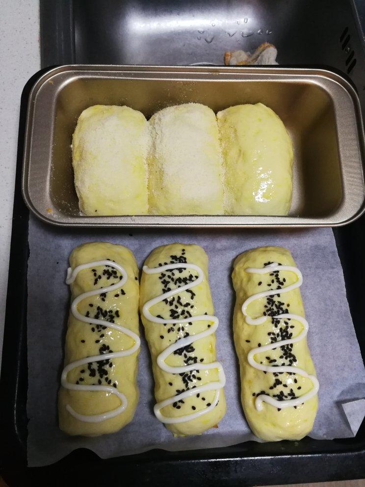 超好吃的咸蛋黄肉松小面包