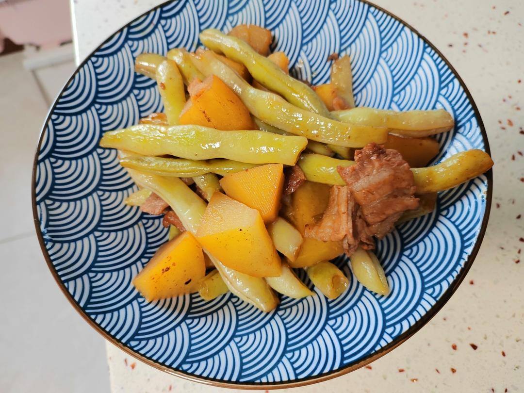 五花肉土豆炖豆角