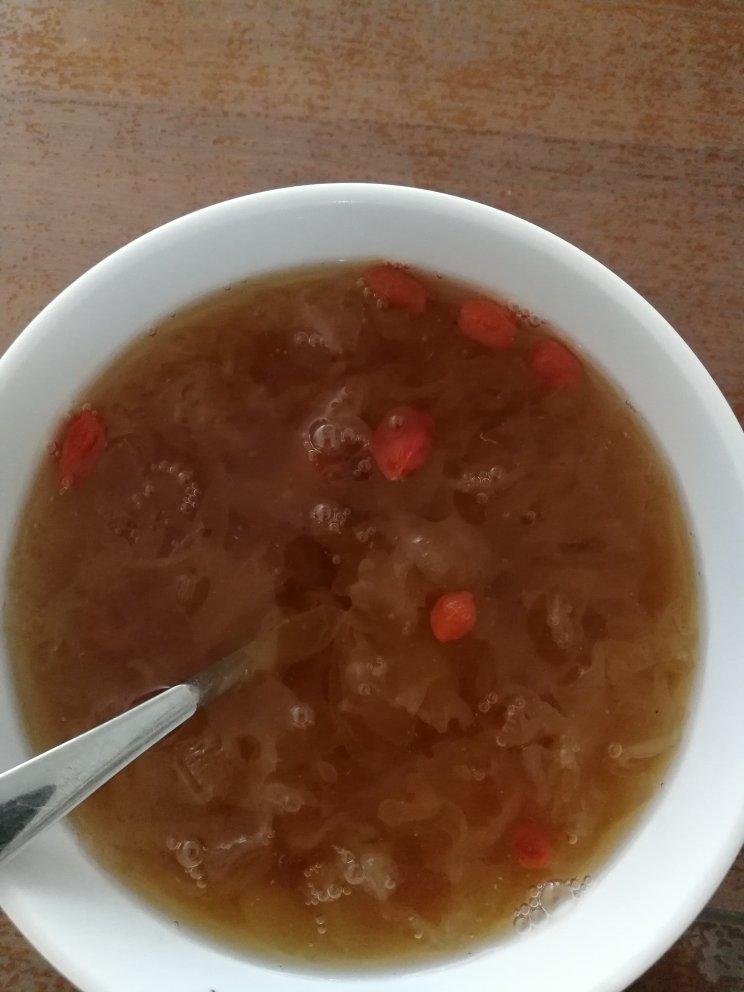 桂圆枸杞银耳汤