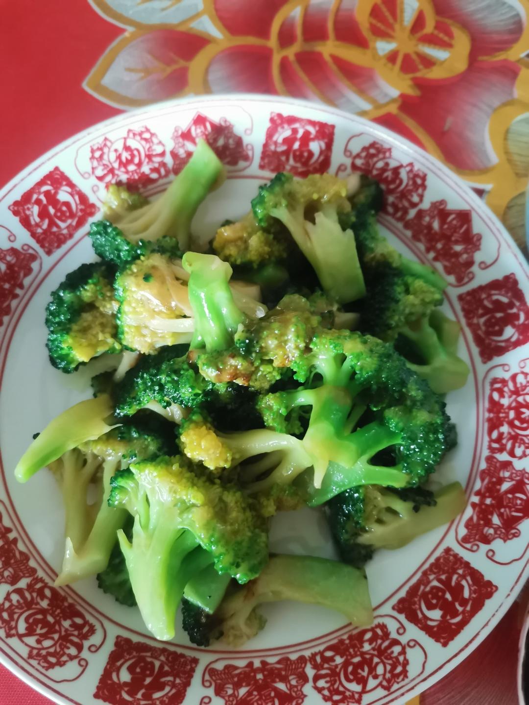 好吃到爆的耗油蒜蓉西兰花(从不修图，喜欢请关注)