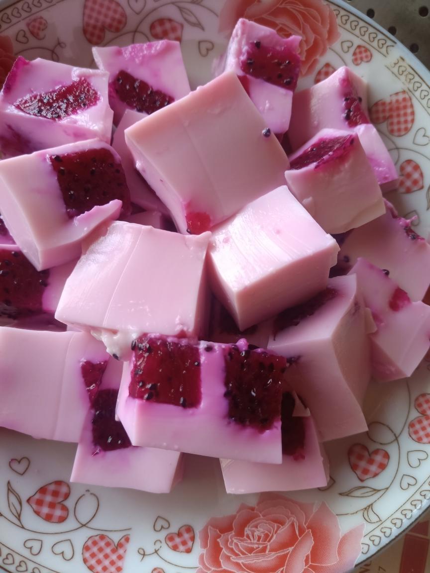 火龙果布丁的做法