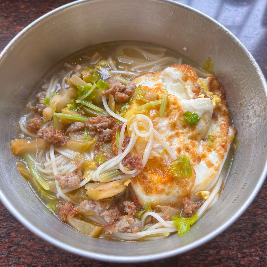 多少次早起就为了这一口——榨菜肉丝面