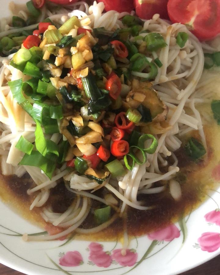 低脂低卡的凉拌金针菇