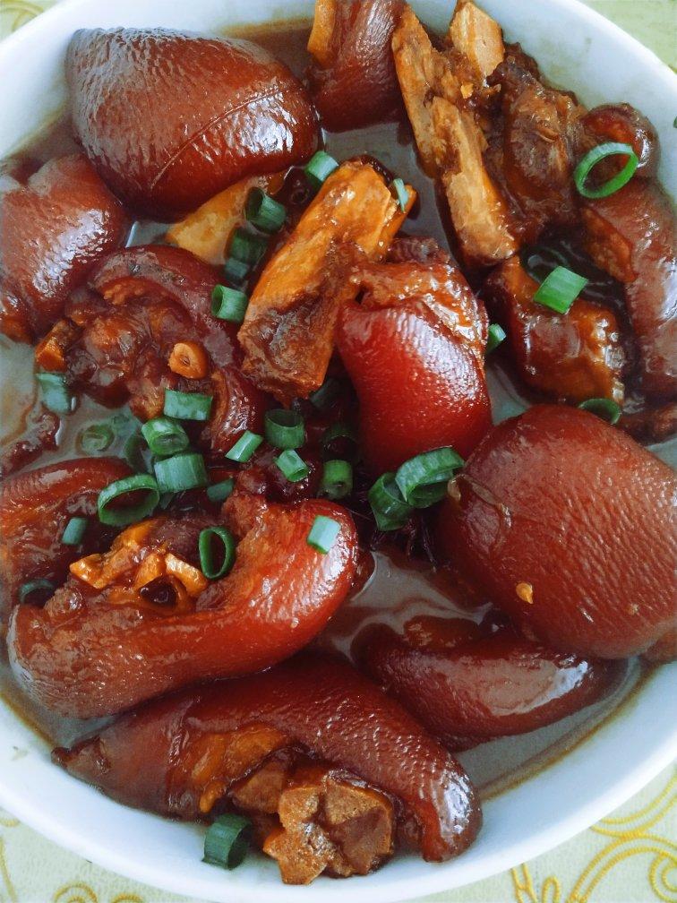 美味的家常菜：红烧猪蹄