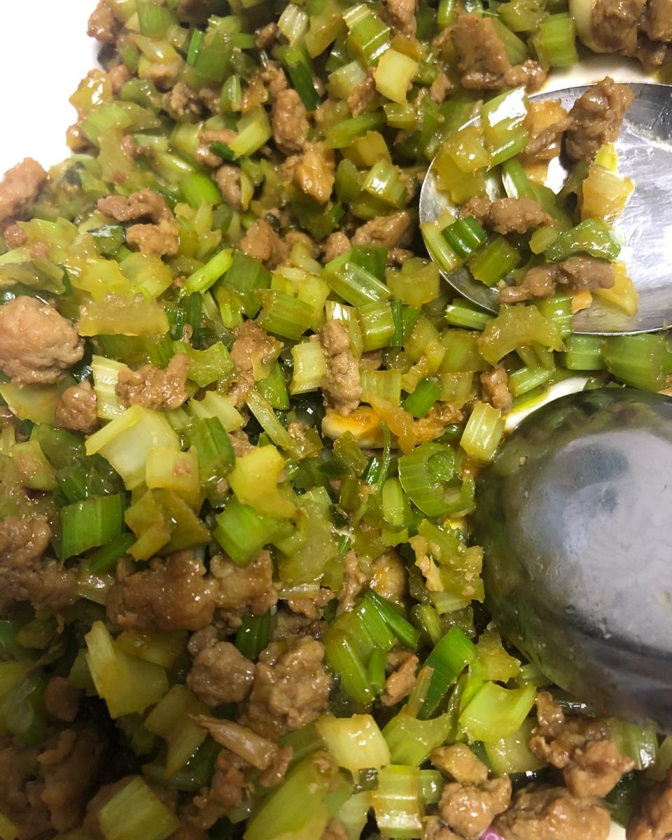 肉末炒香芹