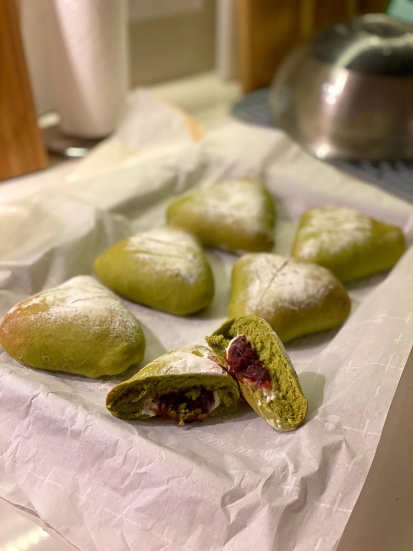 抹茶豆沙奶酪软欧包