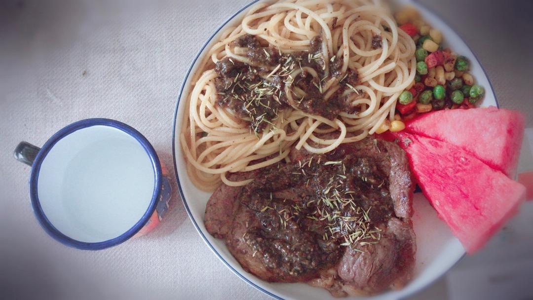 黑椒牛排（配土豆/鸡蛋，意面/蔬菜）