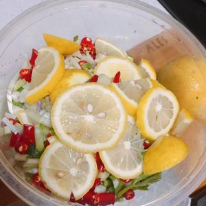柠檬黄瓜🥒腌无骨鸡爪的做法 步骤3