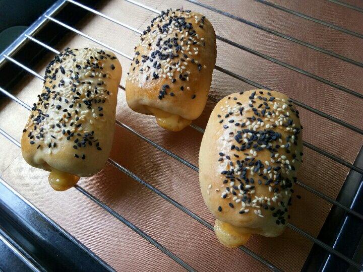 黑白芝麻乳酪餐包