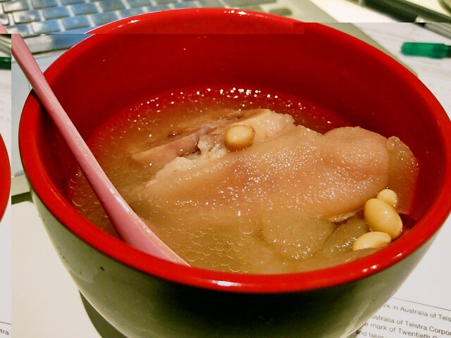 雪梨黄豆猪手汤