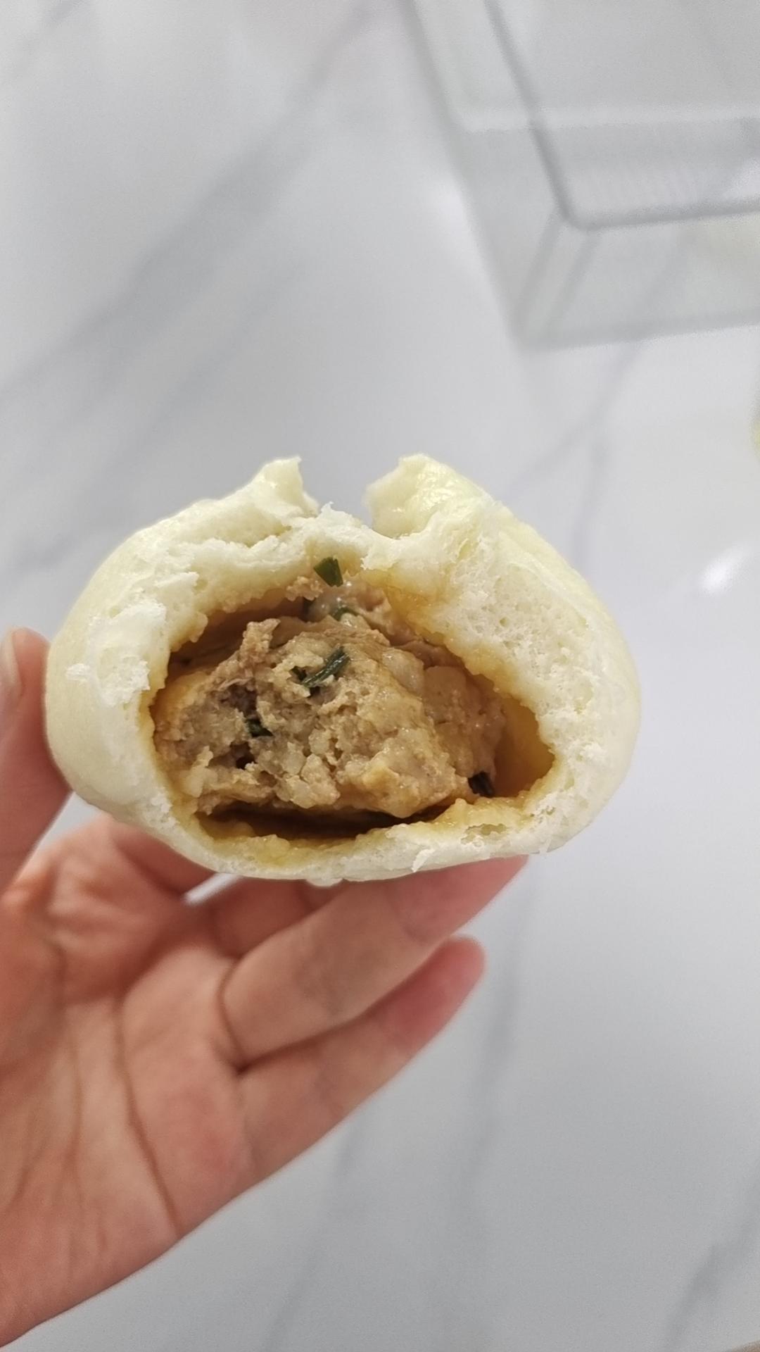 松软多汁的肉包子