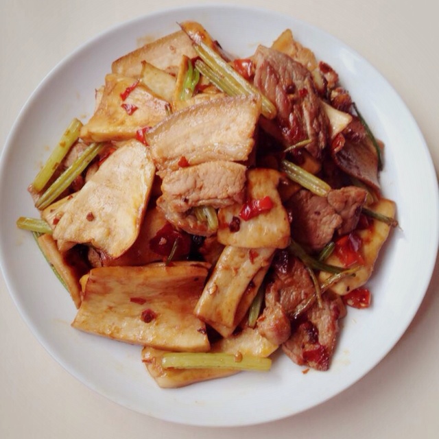 五花肉爆炒杏鲍菇