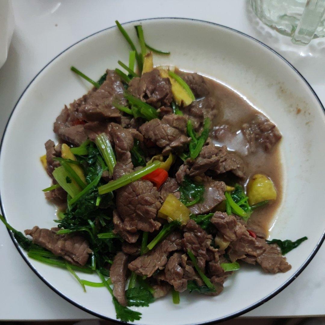 小炒黄牛肉，肉嫩味香！太好吃了简直是米饭杀手！