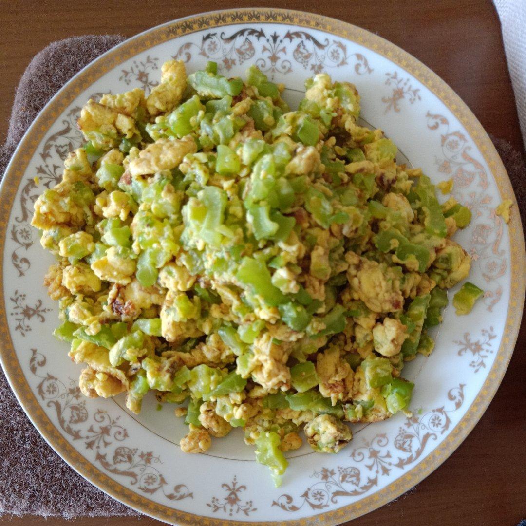 不苦的苦瓜炒鸡蛋