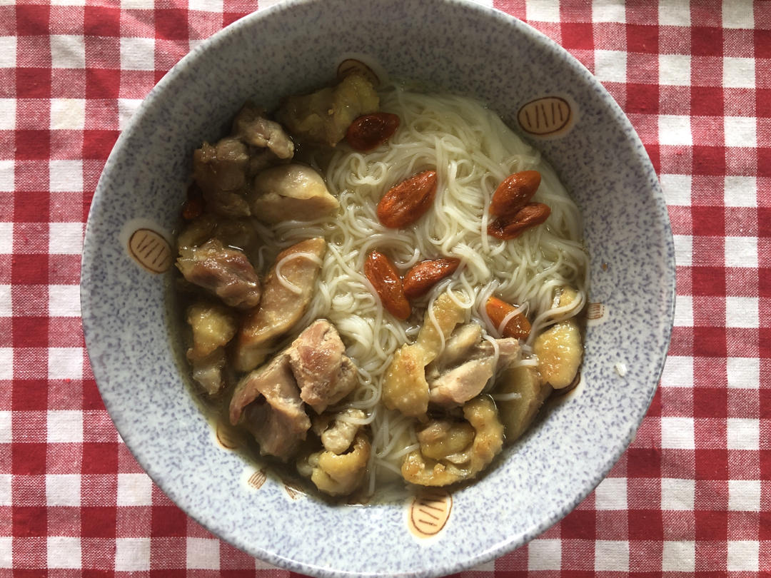 麻油鸡面线：美味滋补