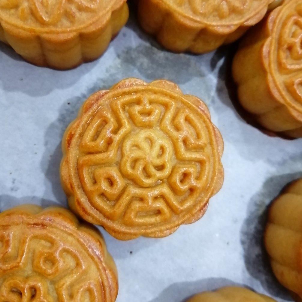 广式月饼—蛋黄莲蓉月饼