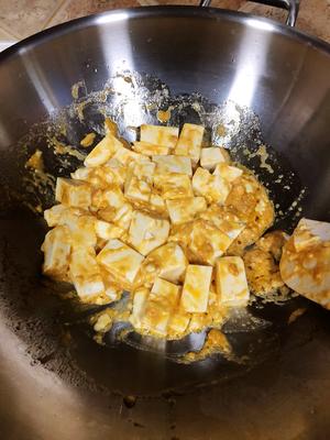 快手菜：蟹黄豆腐羹的做法 步骤2