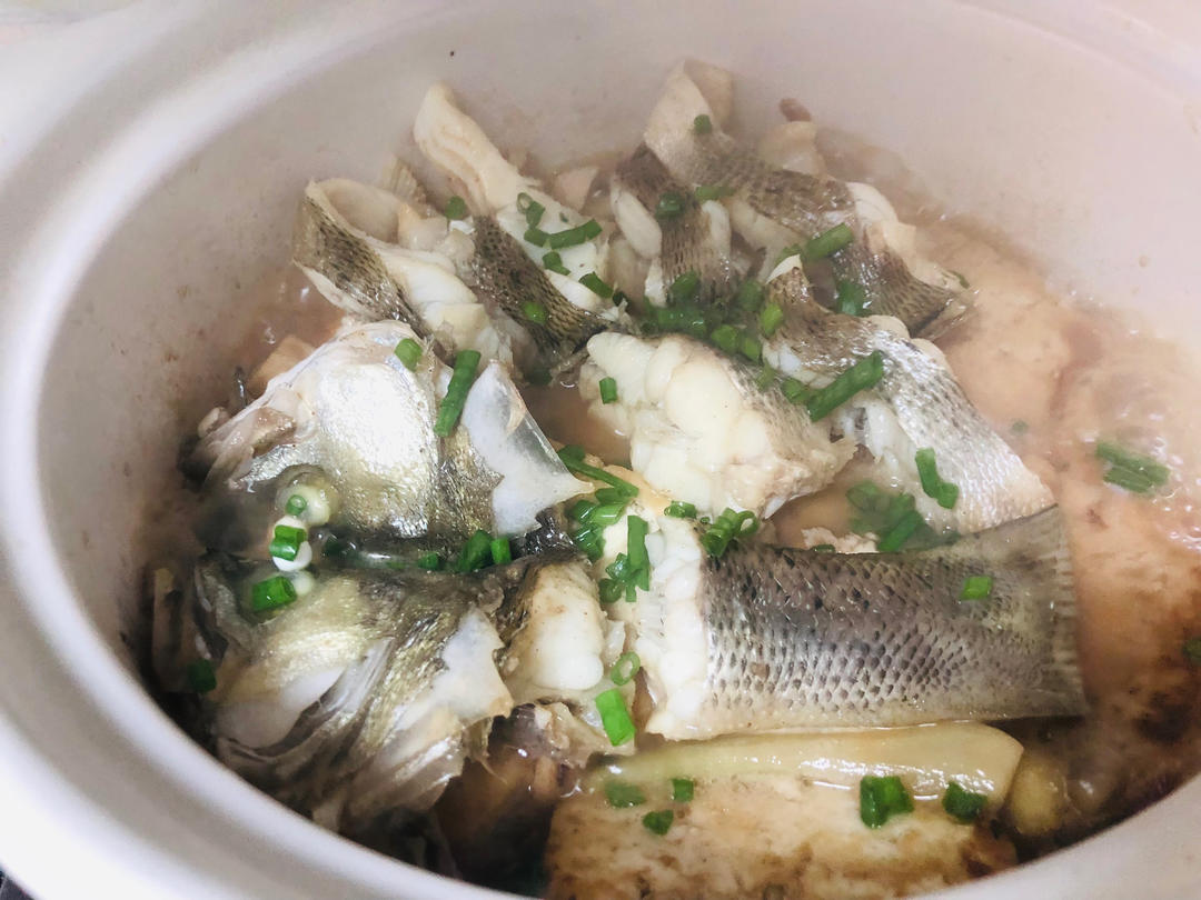 鲈鱼豆腐煲