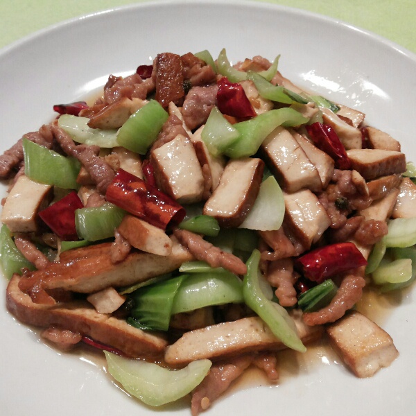 丁一桌做的豆干炒肉