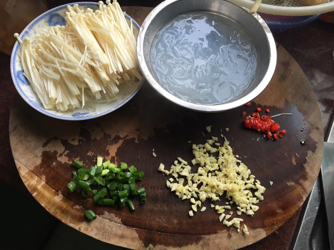 蒜蓉蒸金针菇粉丝（小心上瘾）