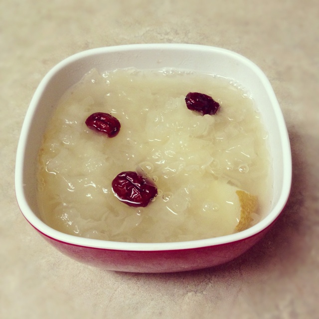 冰糖银耳雪梨汤