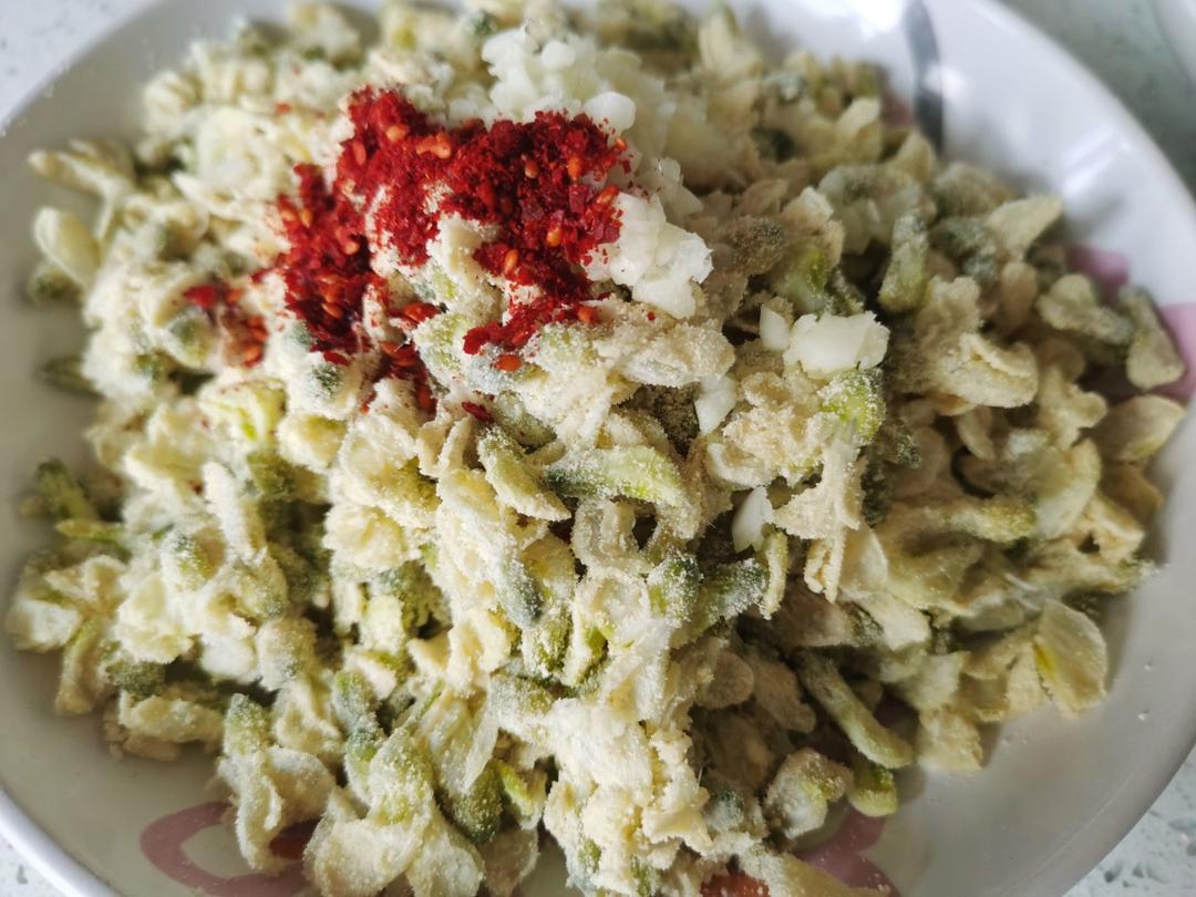 蒸槐花麦饭