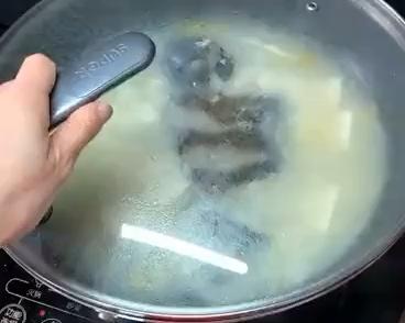 香浓暖胃的黑鱼豆腐汤的做法
